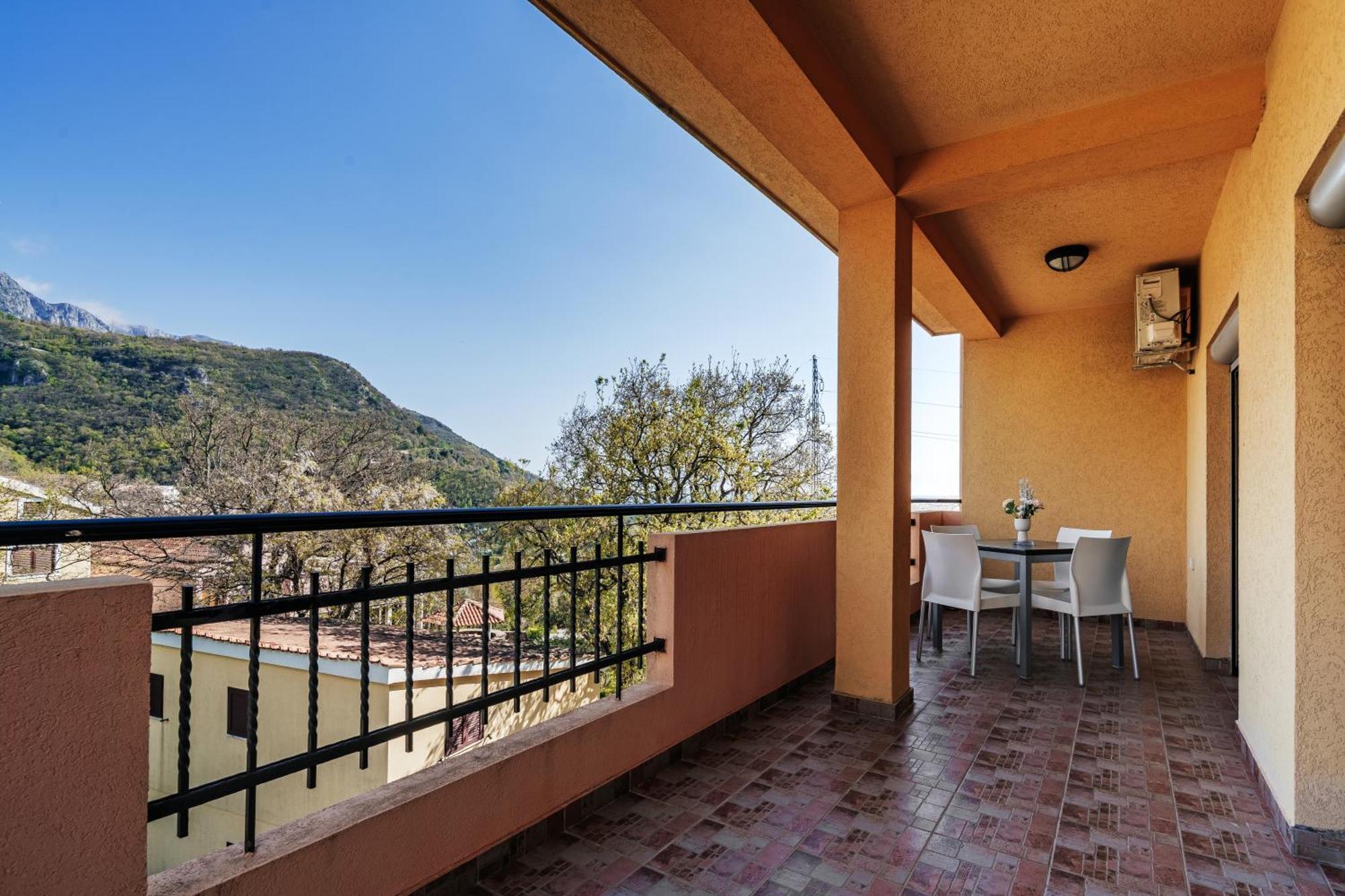 בודווה Apartments Radevic מראה חיצוני תמונה