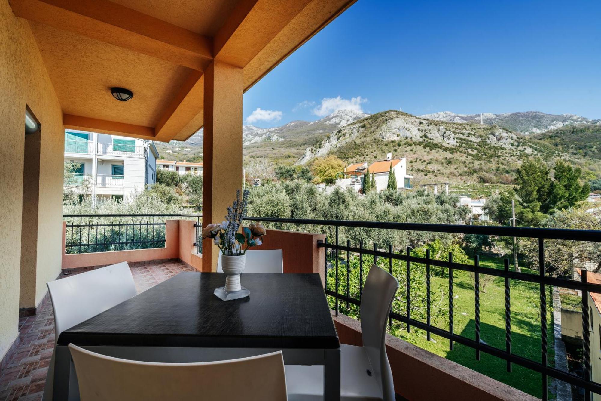 בודווה Apartments Radevic מראה חיצוני תמונה